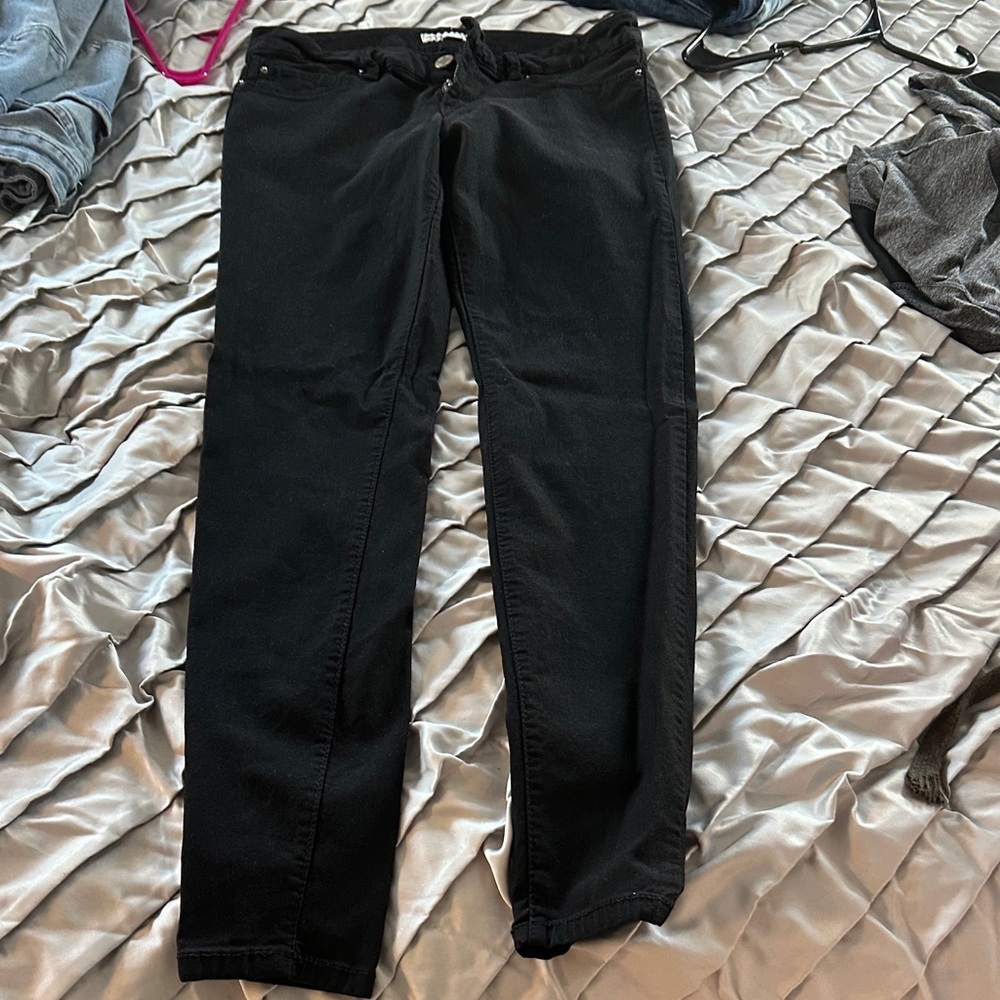 Women's Black Skinny Jeans